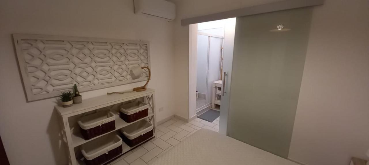 La Casa Di Stefania Apartment Porto Pino Luaran gambar